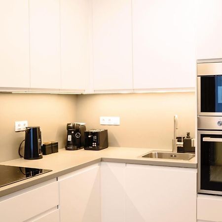 Tran Chien Apartment With Free Private Parking 프라하 외부 사진