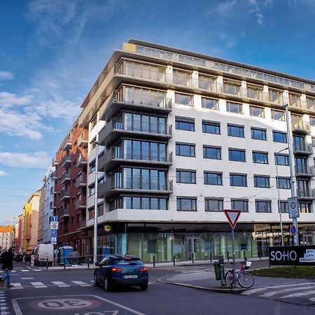 Tran Chien Apartment With Free Private Parking 프라하 외부 사진