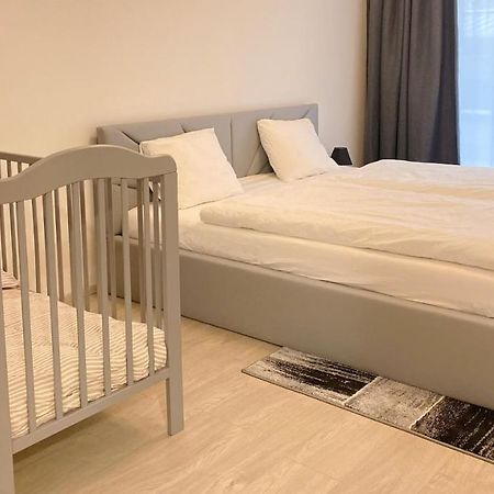 Tran Chien Apartment With Free Private Parking 프라하 외부 사진