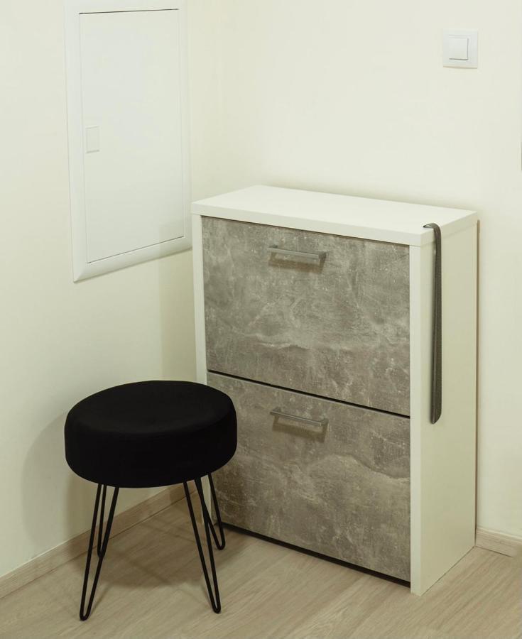 Tran Chien Apartment With Free Private Parking 프라하 외부 사진